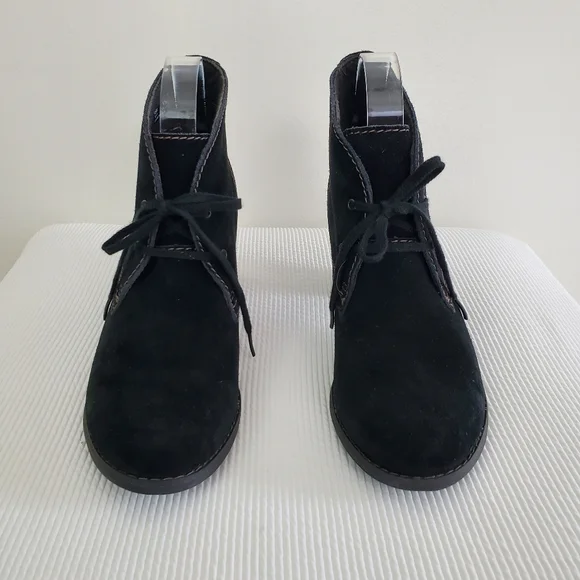 Clarks Bendables Suede Lace Up Block Heel Ankle Bootie - Picture 2 of 10